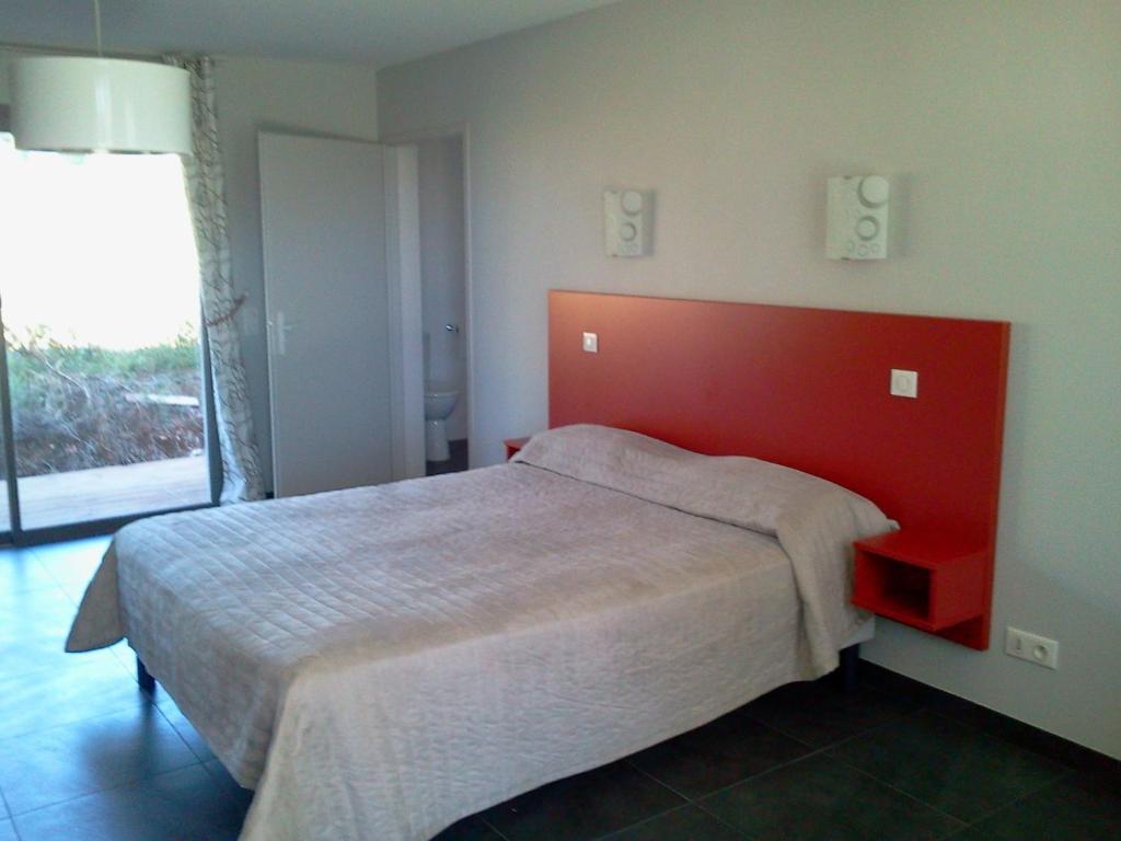 Logis Hotels - Hotel Et Restaurant Le Relais Des Garrigues Grisolles  Zimmer foto