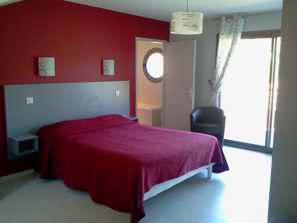 Logis Hotels - Hotel Et Restaurant Le Relais Des Garrigues Grisolles  Zimmer foto